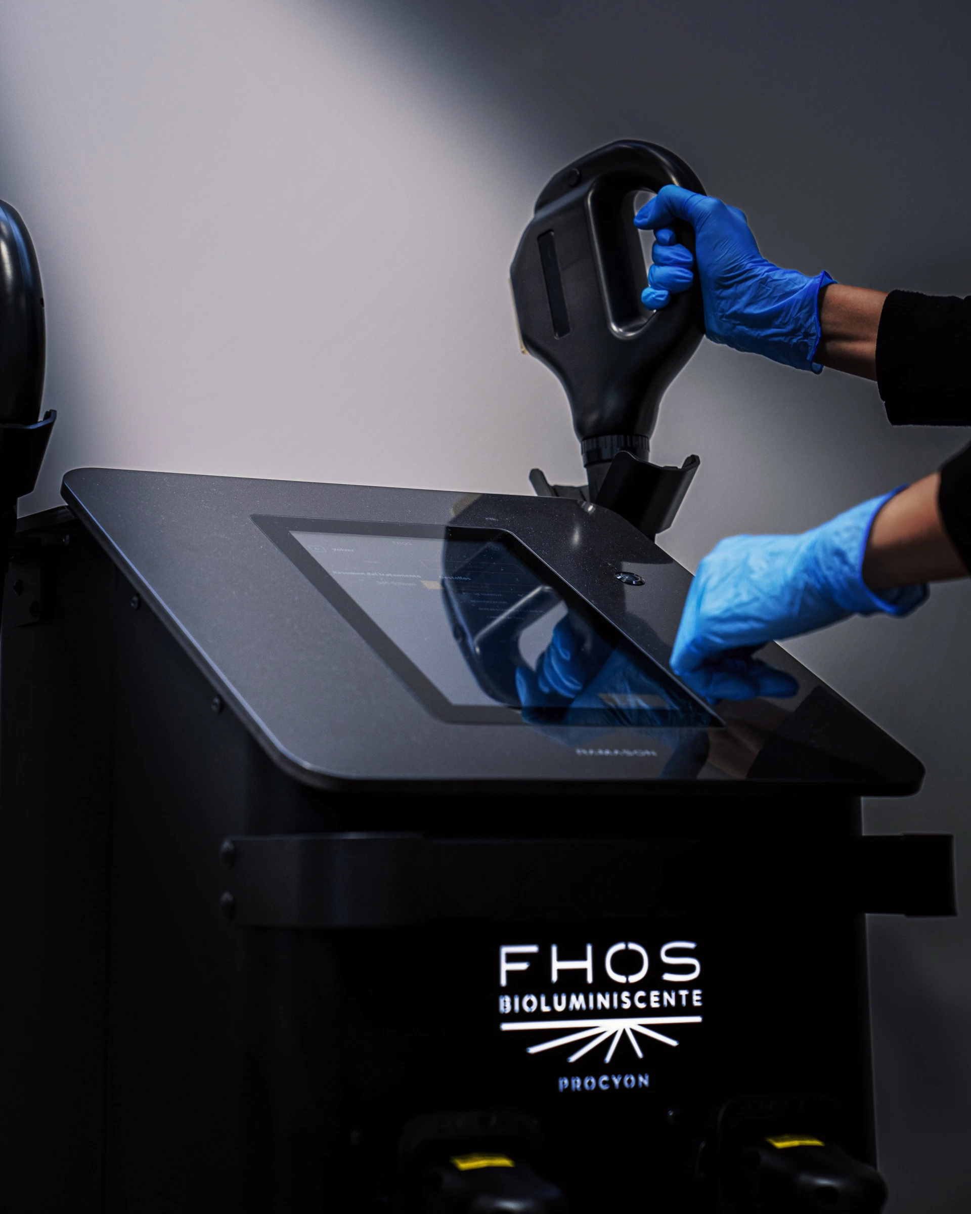 Lee más sobre el artículo Rejuvenecimiento Facial en Barcelona con Tecnología FHOS